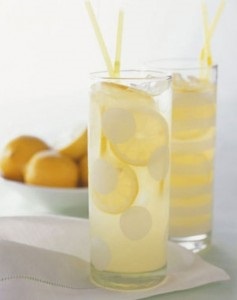 Limonada de casă este o băutură delicioasă și sănătoasă pentru copii