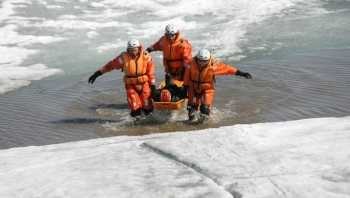 Doi pescari trebuiau să fie salvați de gheața cracată de pe rezervorul Gorky