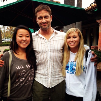 Gerard Butler este un gentleman cu un câine