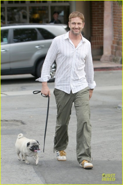 Gerard Butler este un gentleman cu un câine