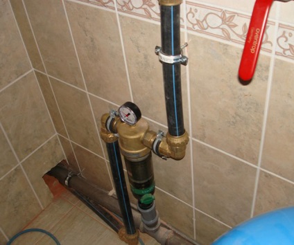 Filtru pentru un tub de apă pentru curățare tare și moale pe o conductă de apă în apartament, filtrare