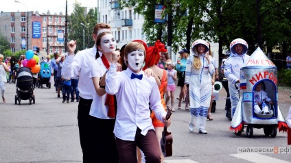 Raportul fotografic al festivalului-parada de scaune cu rotile 