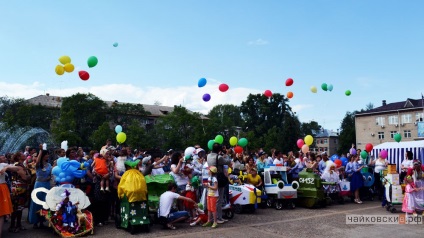 Raportul fotografic al festivalului-parada de scaune cu rotile 