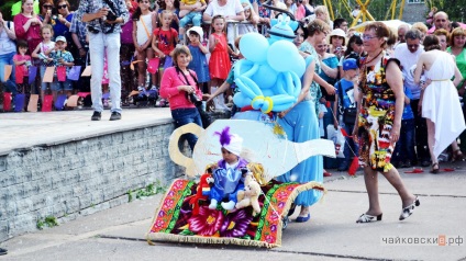 Raportul fotografic al festivalului-parada de scaune cu rotile 