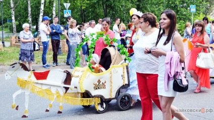 Raportul fotografic al festivalului-parada de scaune cu rotile 