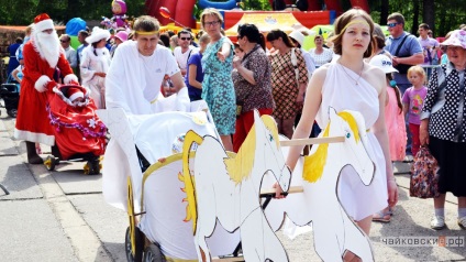 Raportul fotografic al festivalului-parada de scaune cu rotile 