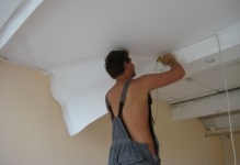 Repararea corespunzătoare a unui plafon de 6 variante de mobilier decorativ