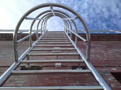 Testarea scărilor de incendiu este o condiție pentru funcționarea lor sigură