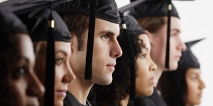 A diplomások többsége specialista közgazdász és ügyvéd