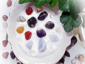 Cum sa curatati pietrele cu manastiri de sare si de apa - manual, manual
