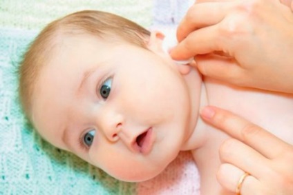 Cum să cureți urechile sfatului unui pediatru nou-născut