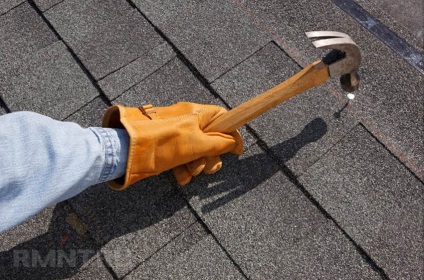 Cum să găsiți și să eliminați o scurgere a acoperișului