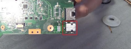 Cum se schimbă conectorul pe un laptop asus x54h