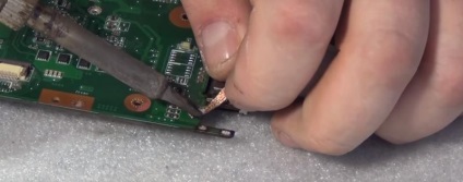 Cum se schimbă conectorul pe un laptop asus x54h