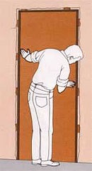 Cum să atârni ușa și să taie încuietoarea