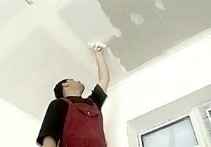 Cum de a face un tavan în baie de panouri de plastic și finisarea cu mâinile tale proprii video și fotografie de instruire
