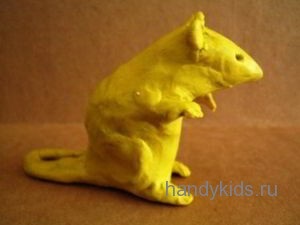 Cum se formează un șoarece din plasticină