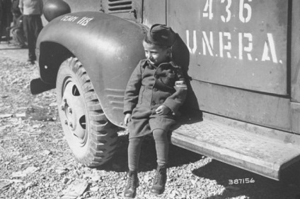 Ca un băiat de trei ani care se ascundea de naziștii din Buchenwald