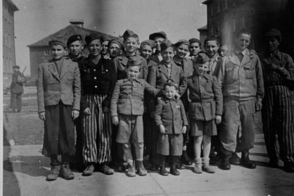 Ca un băiat de trei ani care se ascundea de naziștii din Buchenwald