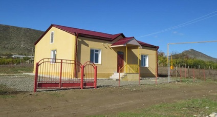 Nodul caucazian, fond - ayastan - a construit 15 cabane pentru familii mari din Nagorno-Karabah
