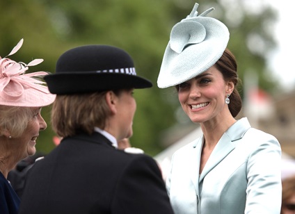 Kate Middleton și alți membri ai familiei regale la petrecerea de la grădina din Buckingham Palace, salut!