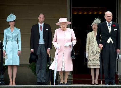 Kate Middleton și alți membri ai familiei regale la petrecerea de la grădina din Buckingham Palace, salut!