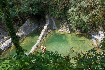 Prin valea râului vest dagomys baie naturală și zona de relaxare