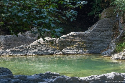 Prin valea râului vest dagomys baie naturală și zona de relaxare