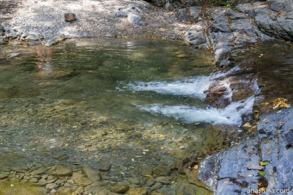 Prin valea râului vest dagomys baie naturală și zona de relaxare