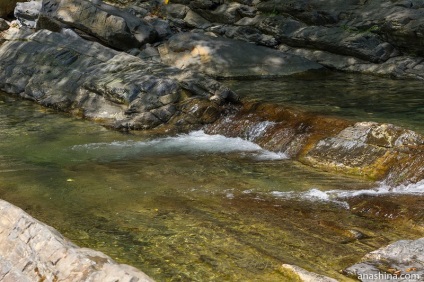 Prin valea râului vest dagomys baie naturală și zona de relaxare