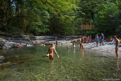 Prin valea râului vest dagomys baie naturală și zona de relaxare