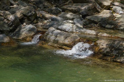 Prin valea râului vest dagomys baie naturală și zona de relaxare