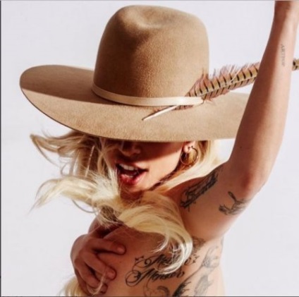 Lady Gaga a trebuit să-și acopere tatuajul cu o cremă tonală - știri în Україні