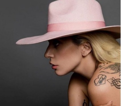 Lady Gaga a trebuit să-și acopere tatuajul cu o cremă tonală - știri în Україні