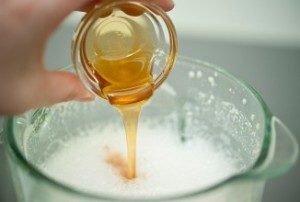 Lapte cu miere din rețete de tuse cu unt și sifon