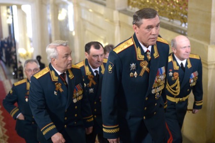 Az orosz szövetség védelmi minisztere mint formát viselhet - az orosz újság