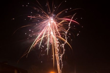 Pot să fac focuri de artificii singur