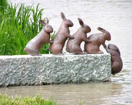 Sculpturi neobișnuite de iepure, sau cine este în atâtea