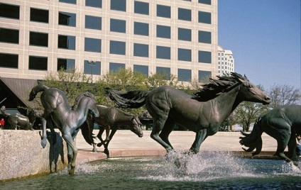 Monumentul las-colinas mustang din Irving, Texas, blog de călătorii de artă