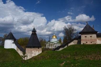 Pechora și Mănăstirea Pskov-Pechersky