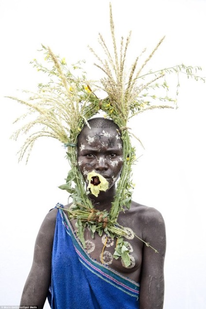 Frumusețea primordială și luptele brutale, cum trăiește tribul Suri din Etiopia - o pungă