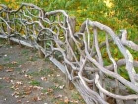 A fonott kerítés gallyakból saját kezekkel, mesterkurzus (videó)