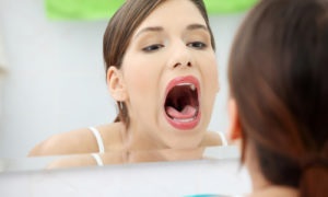 Cauzele apariției și metodelor de tratare a acneei în gât