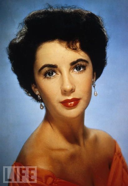 Elizabeth Taylor korai képei érdekesek!