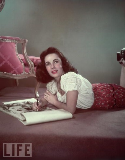 Fotografiile timpurii ale lui Elizabeth Taylor sunt interesante!