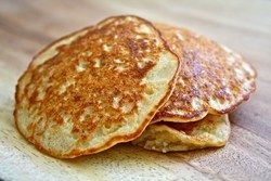 Reteta pentru clatite de ovăz din cereale, pancake dieta pe kefir, cu terci, calorii, ca