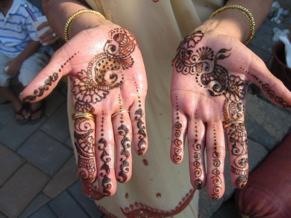 Pictura henna mehendi la domiciliu - tehnica de desen