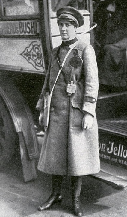 Ru ca Primul Război Mondial a schimbat pentru totdeauna rolul femeilor (și al modei)