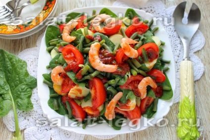 Saláta garnélával, burgonyával és paradicsommal - recept egy fotóval