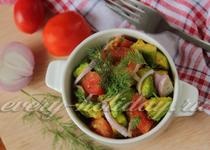 Salată cu roșii și avocado, rețetă cu porumb
